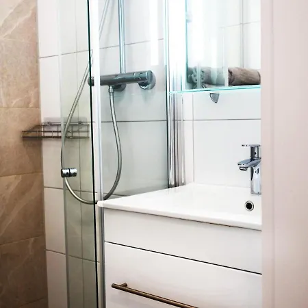 Lovely Apartment In Duesseldorf With Parking דירה